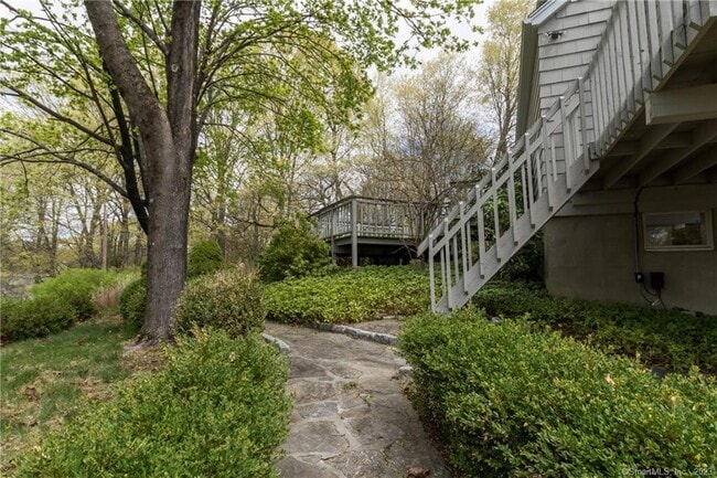 Building Photo - 241 Maple Rd