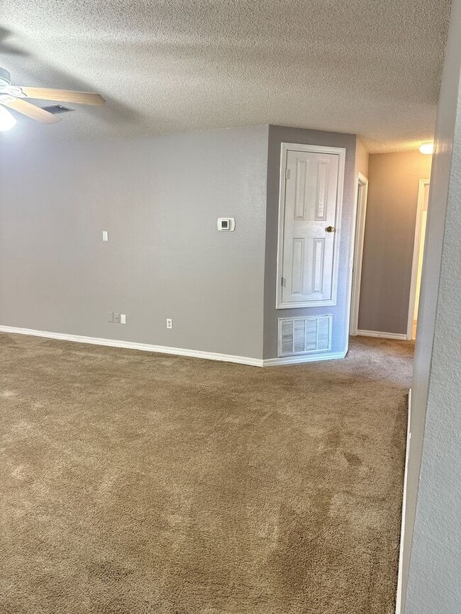 Building Photo - 3/2 Cottage in Maple Oaks Subdivision with garage