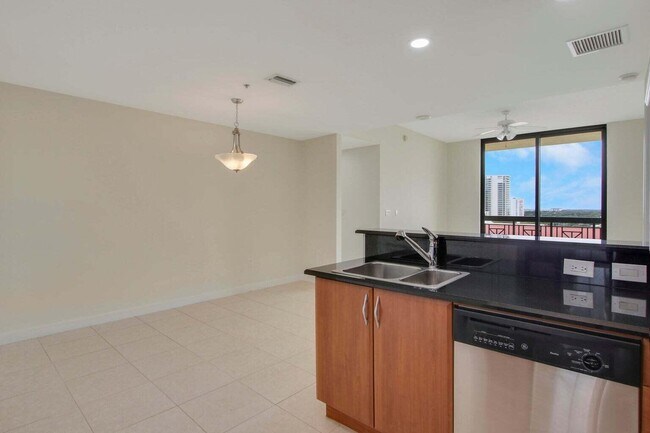 Building Photo - 801 S Olive Ave