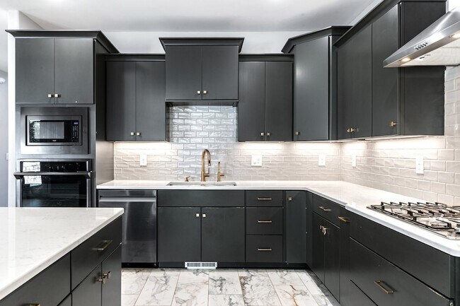 Building Photo - 601 Joyce Ave