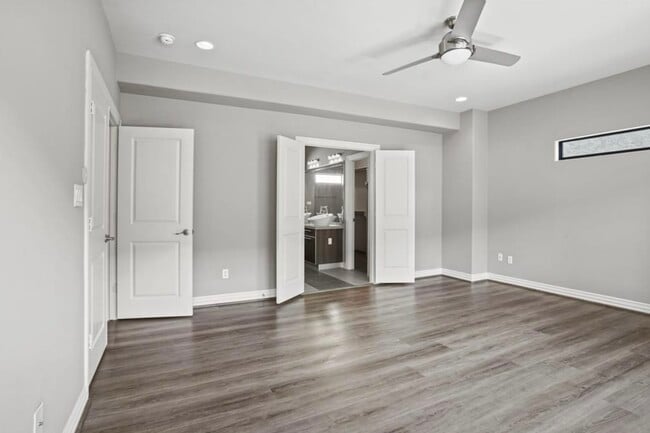 Master Bed to Bath - 2312 Camden Dr