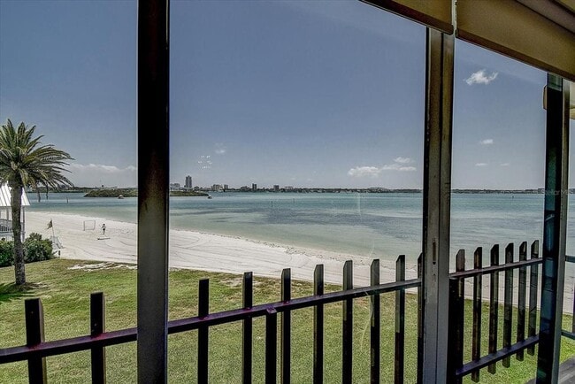 Building Photo - 865 S Gulfview Blvd