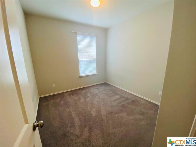 Building Photo - 180 Martha Dr