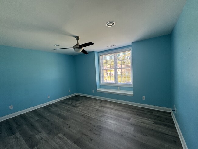 Building Photo - 118 Captains Ln