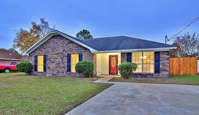 Building Photo - 705 Edgewood Ct