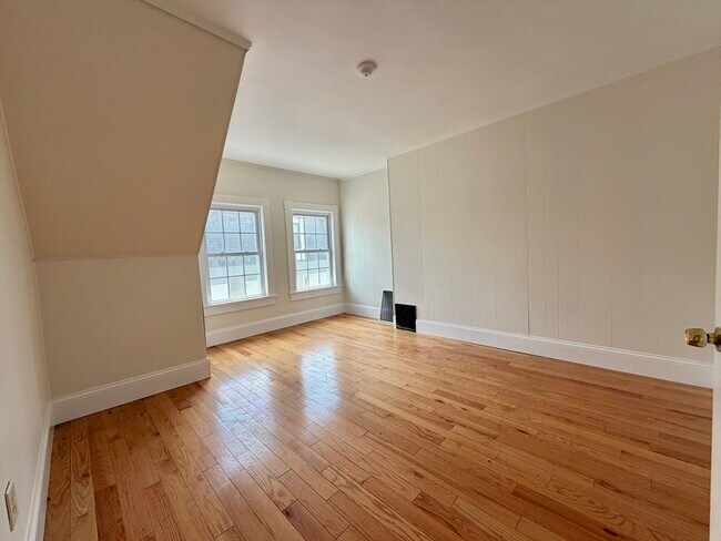 Building Photo - 21 Bentley St