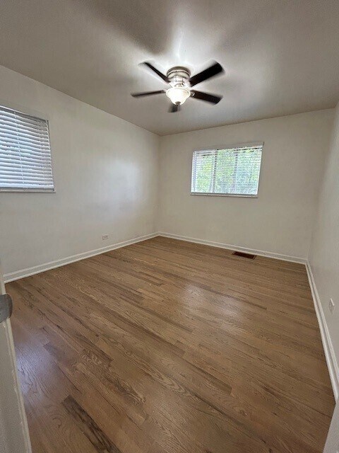 Building Photo - Available now! Spacious living room. Newly...