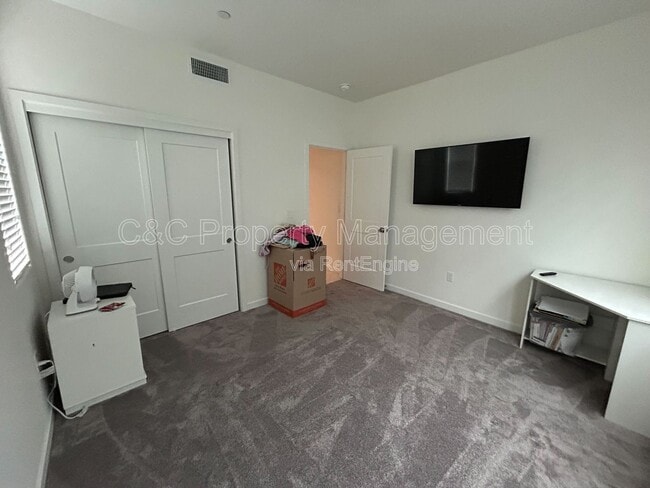 Building Photo - 711 Robert Ave