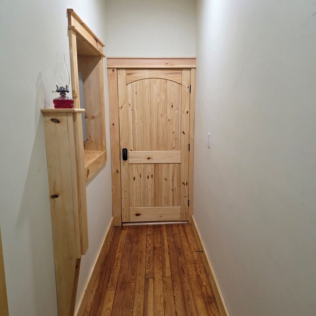 Building Photo - 121 E Main St