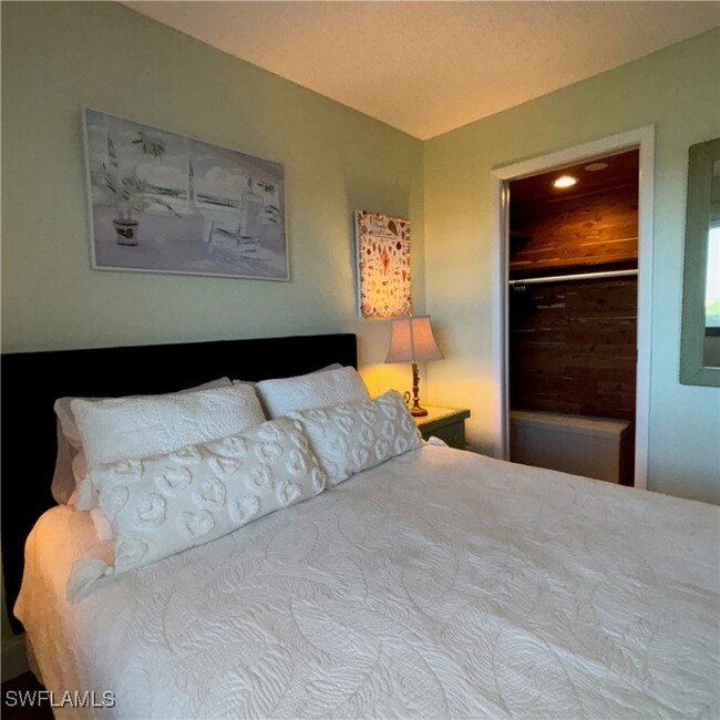 Building Photo - 7406 Lake Breeze Dr