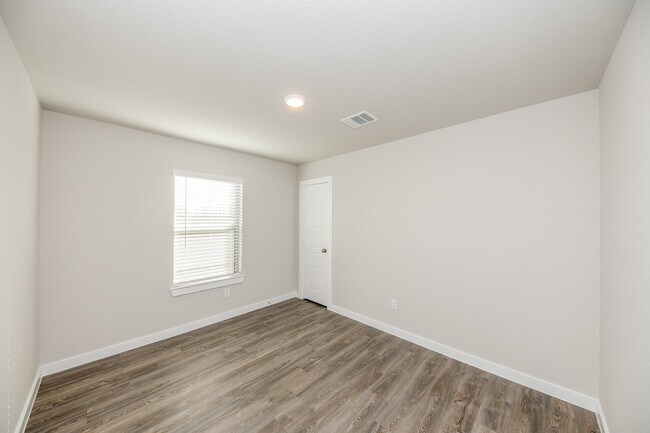 Building Photo - 32031 Splendor Dr