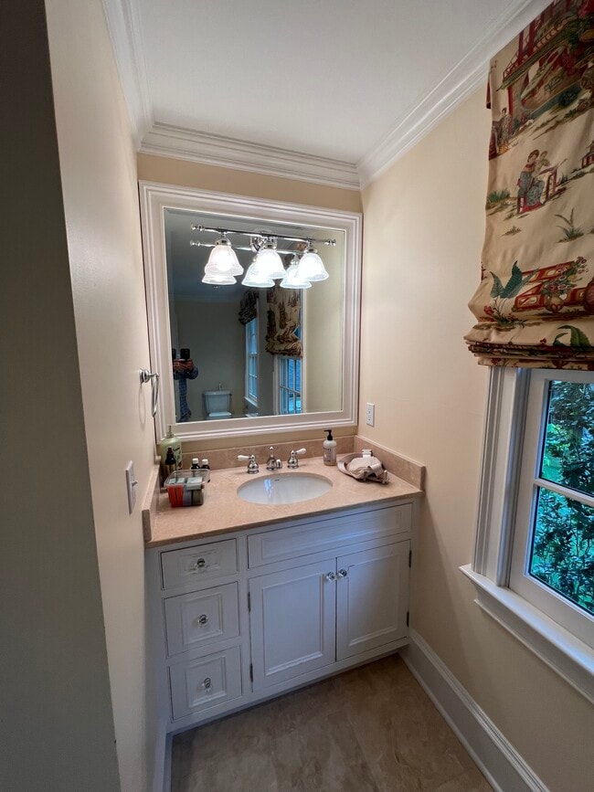 Building Photo - 120 Merwins Ln