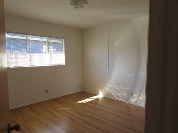 Building Photo - 408 Flora Vista Ave