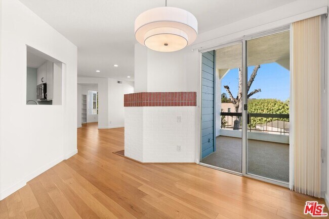 Building Photo - 4643 E 4th St