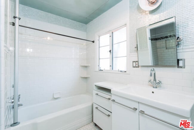 Building Photo - 10961 Strathmore Dr