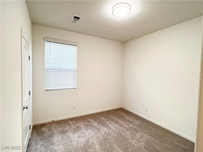 Building Photo - 7012 Sylmar Ave