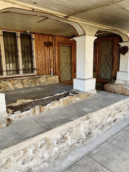 Building Photo - 2032 Vista Del Mar Ave