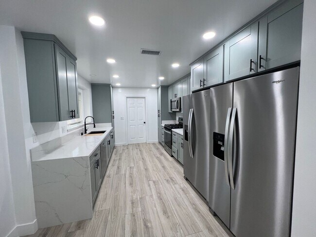 Building Photo - 5136 E Falls View Dr