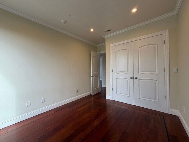 Building Photo - 261C Dolores St