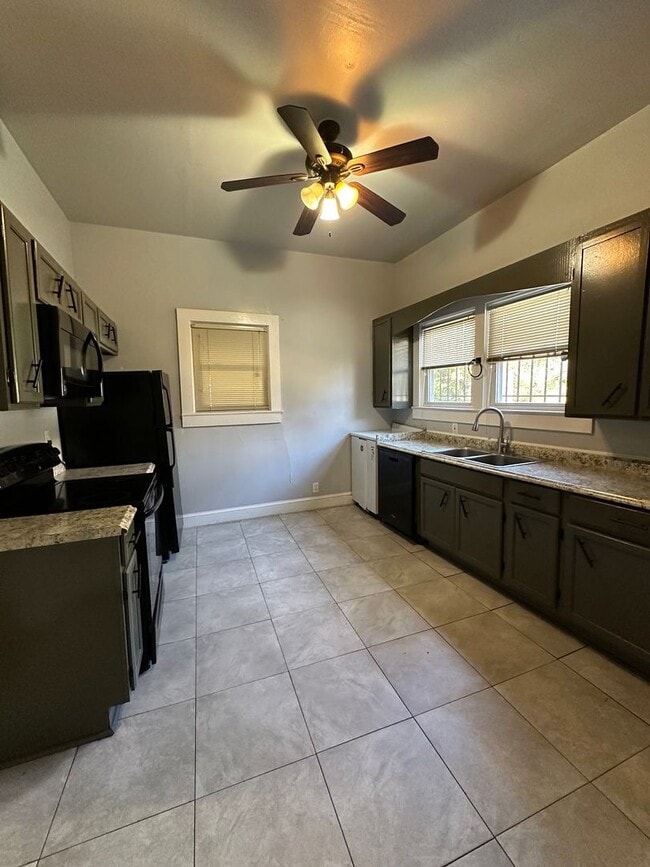 Building Photo - Village of West Greenville home with a lar...