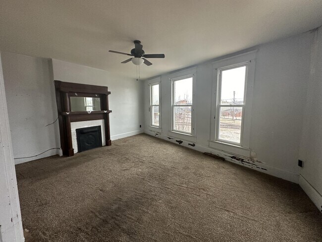 Building Photo - 206 3rd St