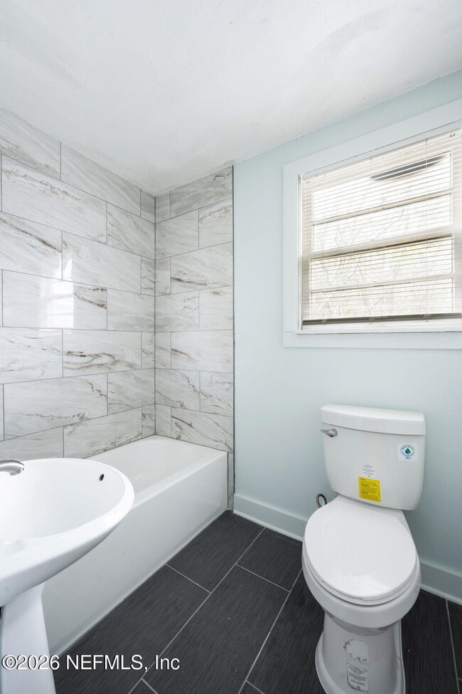 Building Photo - 1438 Dancy St