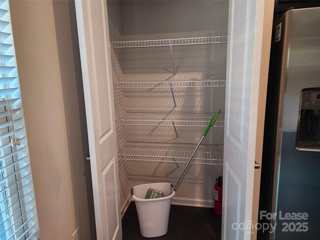 Building Photo - 1229 Queen Lyon Ct