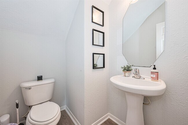 Building Photo - 14 Sprite Woods Pl