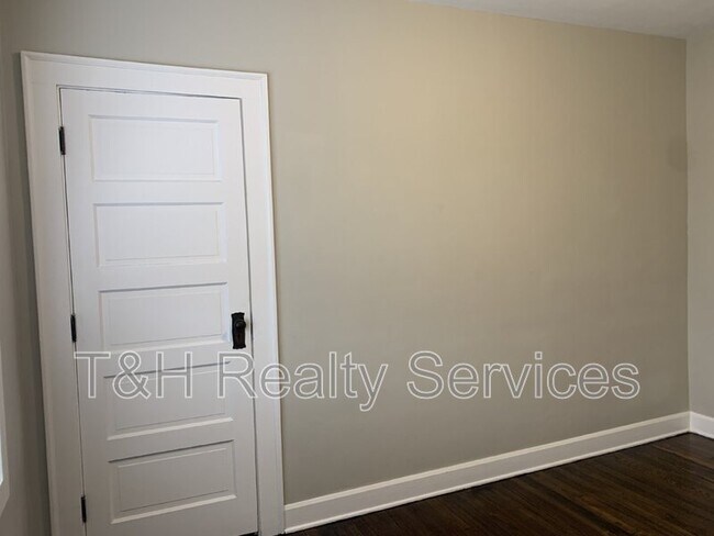 Building Photo - 4842 N College Ave
