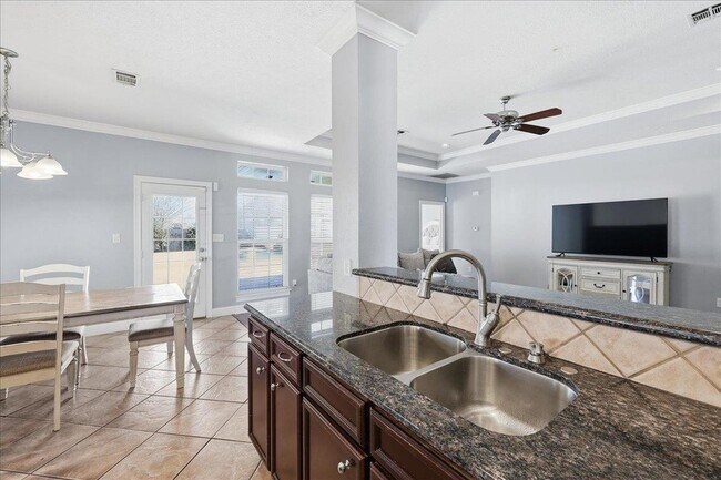 Building Photo - 2490 Amberwood Dr