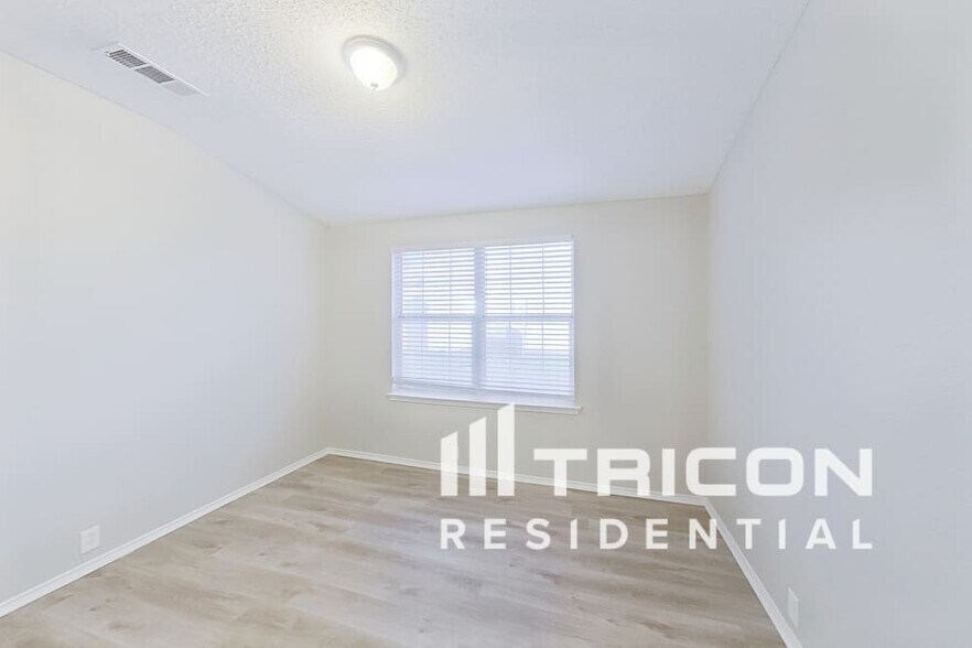 Building Photo - 232 Tulane Dr