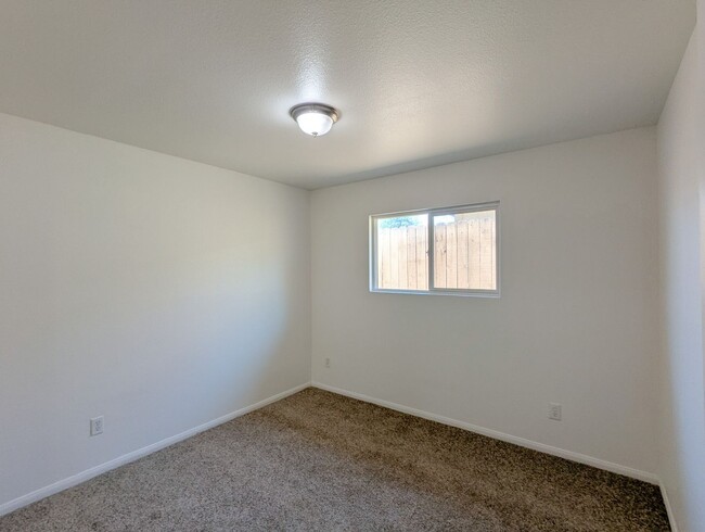 Building Photo - Great Single Story Condo!