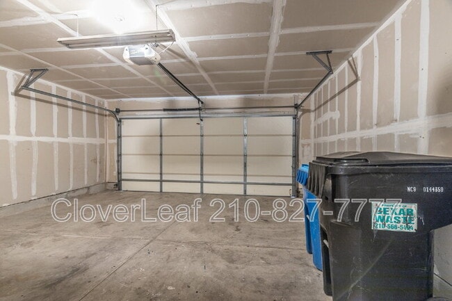 Building Photo - 104 Bay Willow