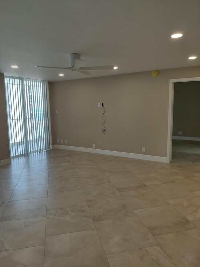 Building Photo - 1010 S Ocean Blvd