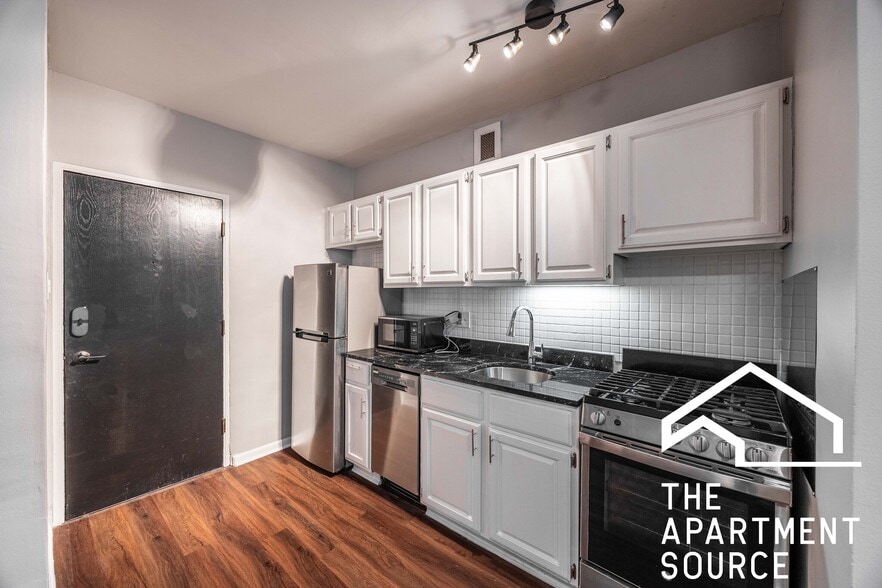 Building Photo - 1200 N La Salle Dr