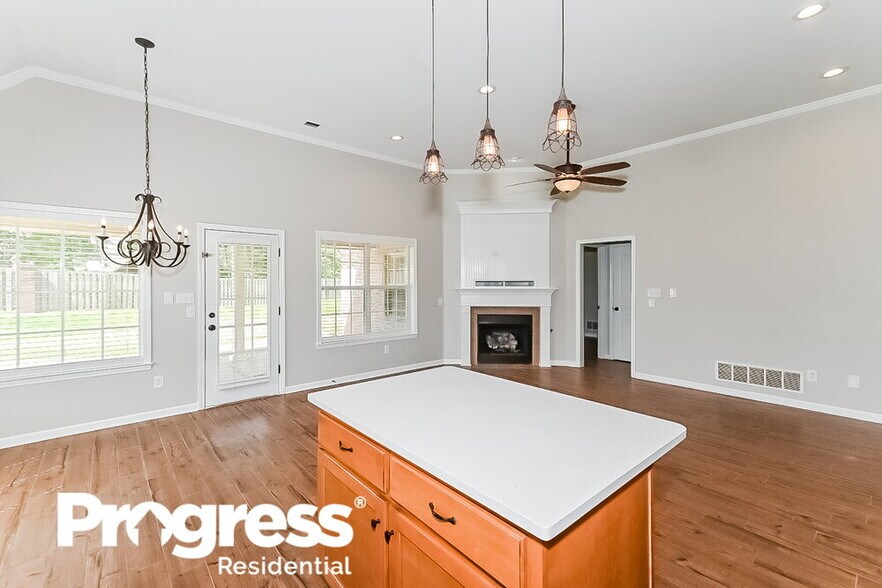 Building Photo - 4047 Chaucer Cove