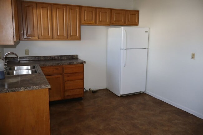 Building Photo - 2306 Tremaine Dr