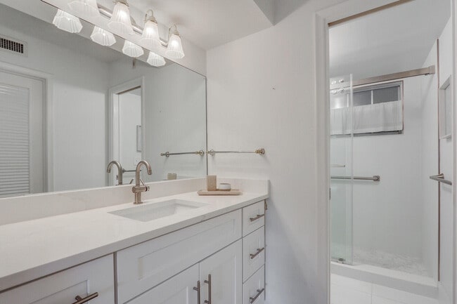 Building Photo - 5540 Tamberlane Cir