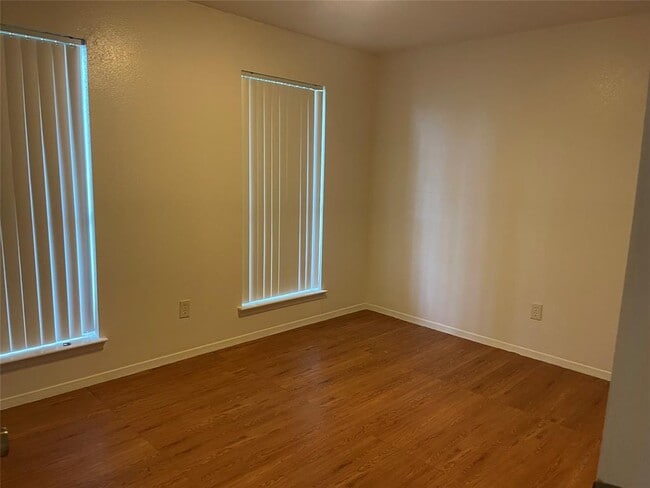 Building Photo - 10901 W Dogwood Dr