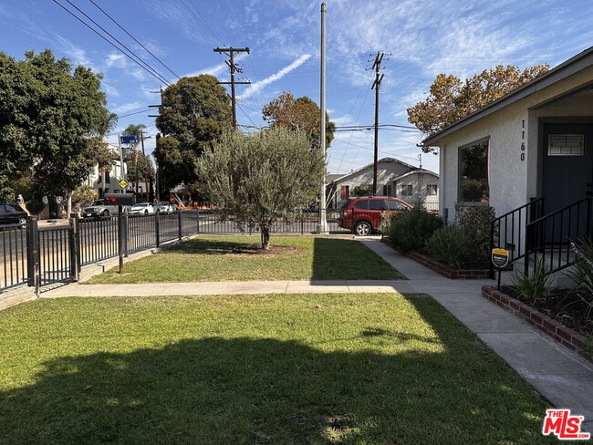 Building Photo - 1160 N Fries Ave