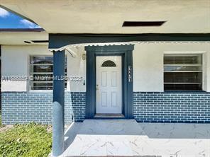Building Photo - 1371 NE 150th St