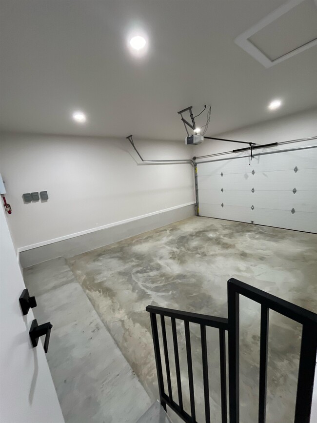 Building Photo - 5731 Beefalo Ln