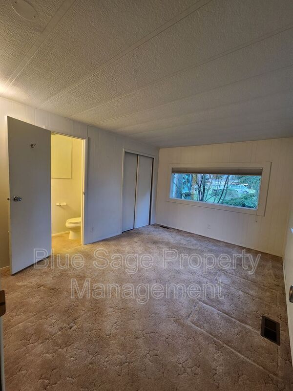 Building Photo - 241 Evans Rd