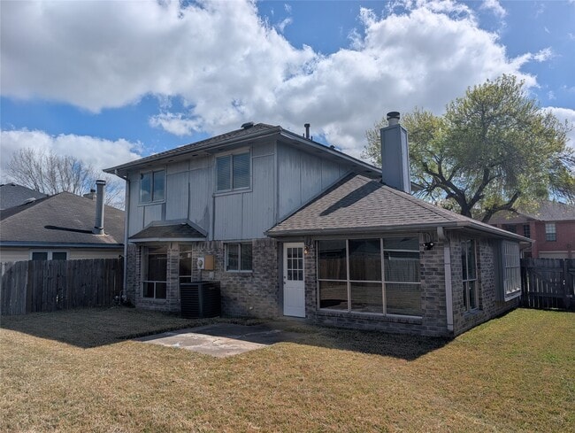 Building Photo - 2026 Sandy Knoll Dr