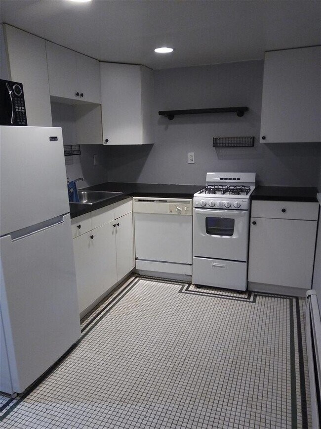 Building Photo - 220 Garden St