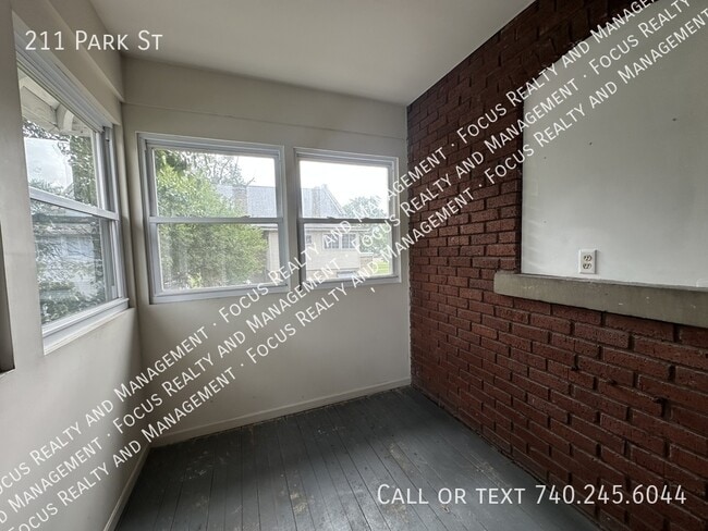 Building Photo - 211 Park St