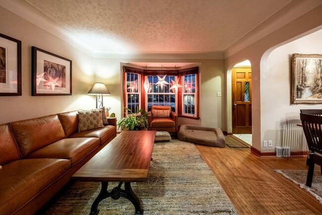 Building Photo - Charming 3brm/2ba house near Como Park!