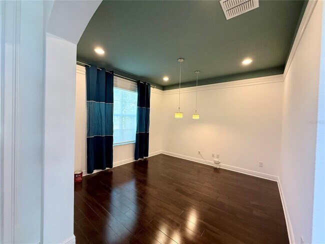 Building Photo - 10701 Laurel Vista Way