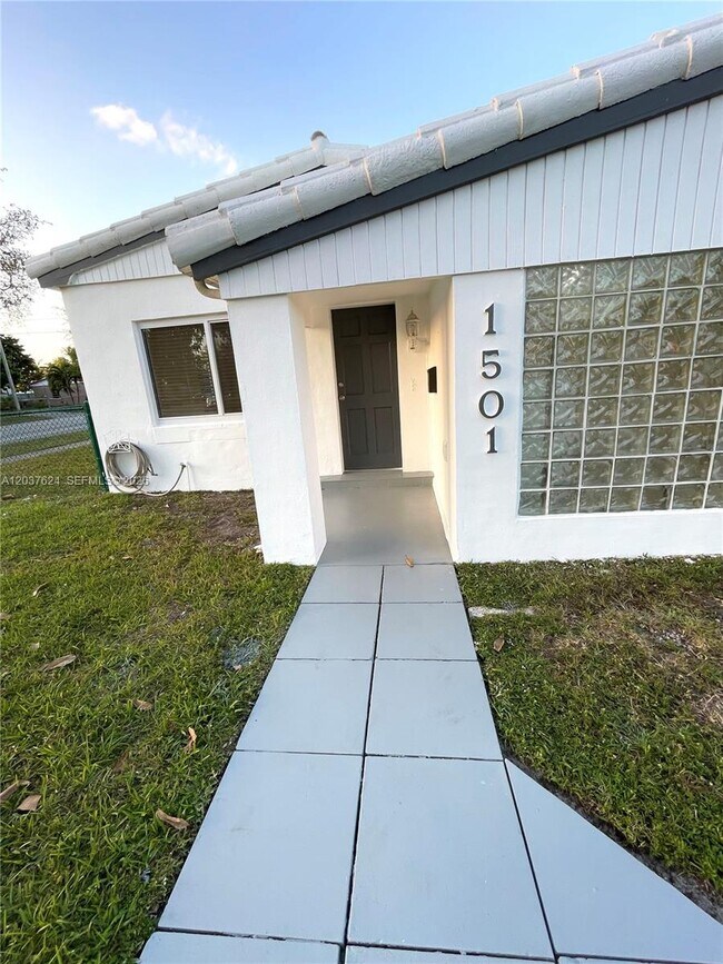 Building Photo - 1501 NE 173rd St