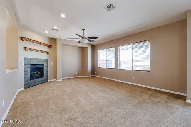 Building Photo - 9121 W Plum Rd